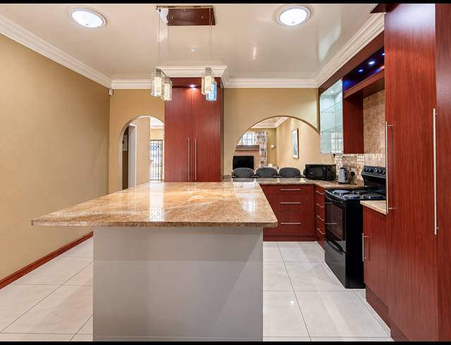 2 BEDROOM TOWNHOUSE FOR SALE IN THREE RIVERS